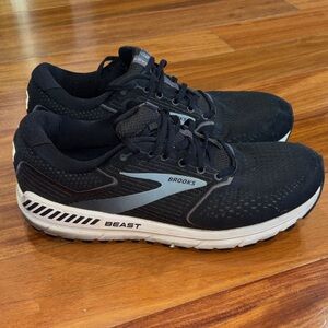 Brooks Black and Silver Beast Men's Running Shoes size 13